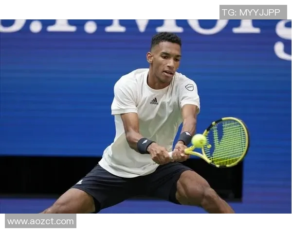 伊斯托明与张择激战正酣谁将赢得这场网球对决的胜利